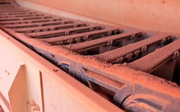 Catene portacavi per lo stoccaggio outdoor nella produzione di ossido di alluminio