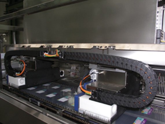 Vibration-free energy and "E6" data supply system at the labeling machine.