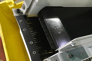 Spazzola alla fine di un nastro trasportatore