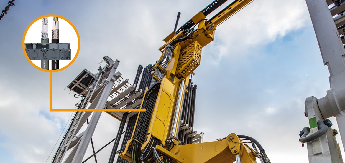 Manipolatore aste con prodotti igus